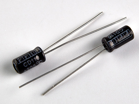 4,7мкф 50в 105° CD11CX (CD110) (4X7) конденсатор мини FARATON