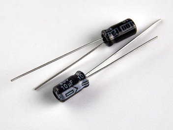 10мкф 50в 105° CD11CX (CD110) (4X7) конденсатор мини FARATON