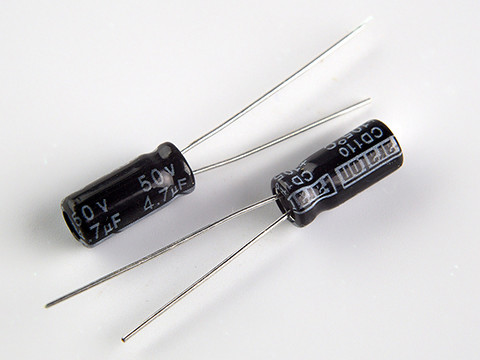 100мкф 25в 105° CD110 (6X7) конденсатор мини FARATON CD110101250M0607